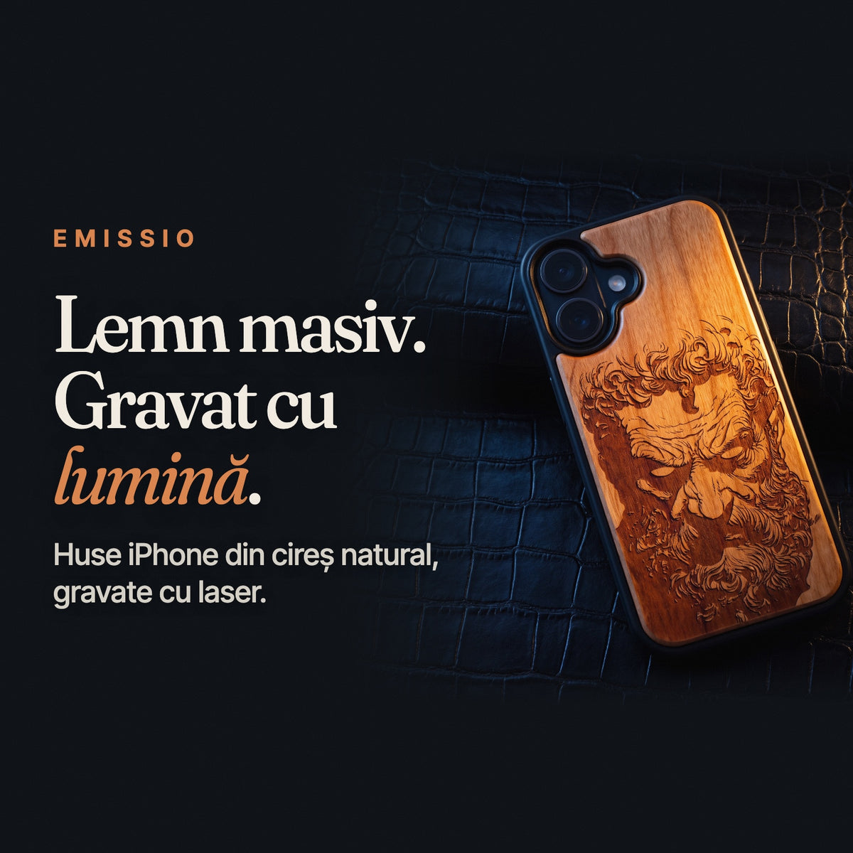 Husă Emissio din lemn masiv de cireș, gravată cu laser
